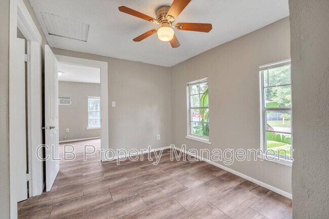 Photo - 735 Marion St