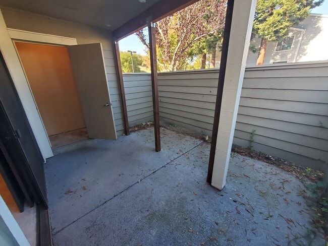Photo - SPACIOUS 2 BEDROOM APARTMENT IN SAN RAMON!!!
