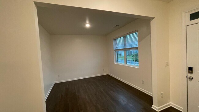 Photo - 483 Springer Pkwy