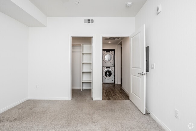 1BR, 1BA - 771 SF