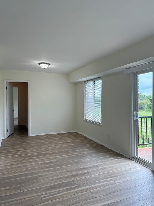 Renovated 2 Bedroom With Views Condo Condo for Rent in Leesburg, VA