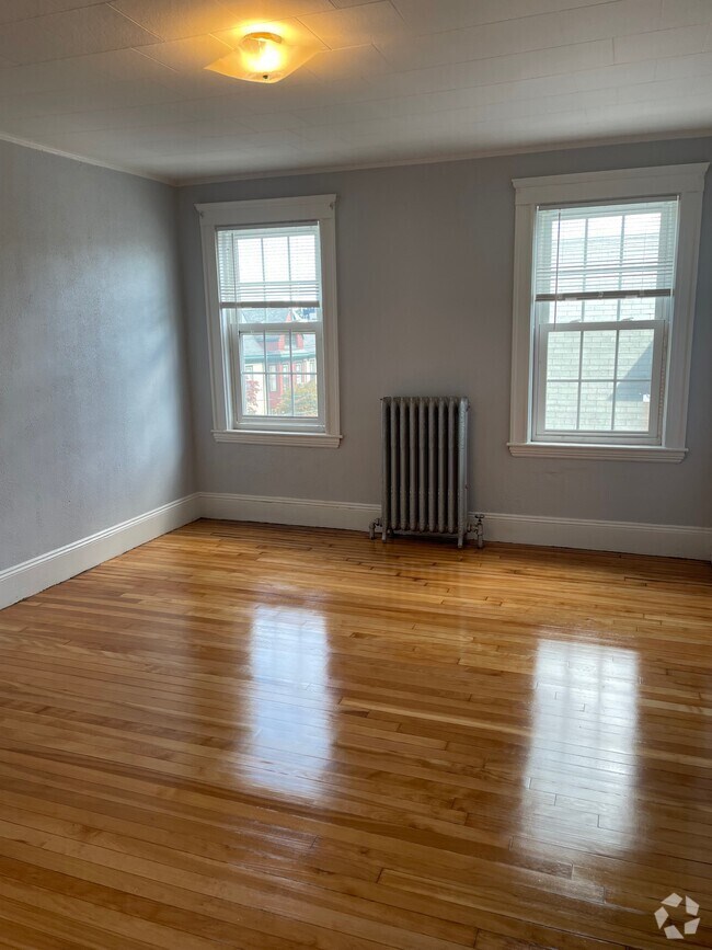 Building Photo - 38 Surrey St Unit 2 Rental