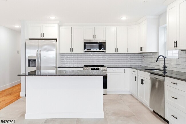 Photo - 129 Mt Pleasant Ave Unidad 2