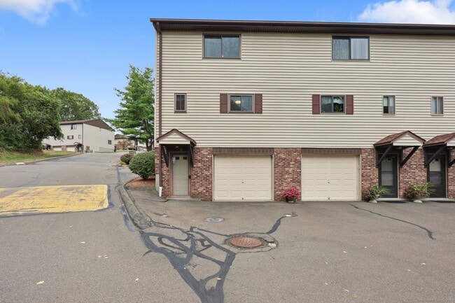 Photo - 140 Thompson St Unit APT 8A