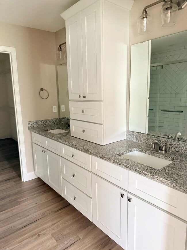 Photo - 295 Oak Grove Cir