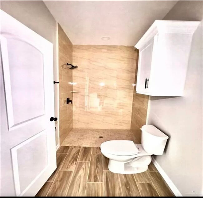 Photo - 446 W 5th St