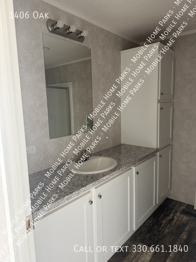 Photo - 1406 Oak-