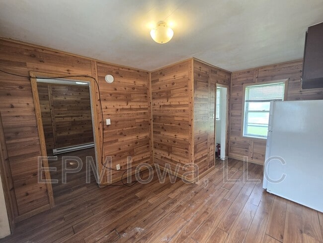 Photo - 2836 Independence Ave