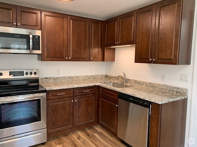 Building Photo - 133 Lake Hayward Rd Unit Right Rental