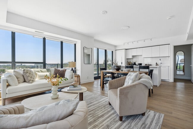 Building Photo - 36 Brentcliffe | Luxury Rentals