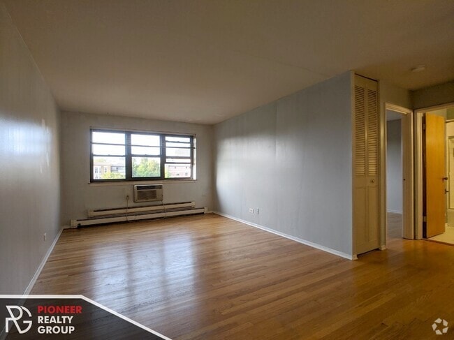 Building Photo - 665 W Wrightwood Ave Rental