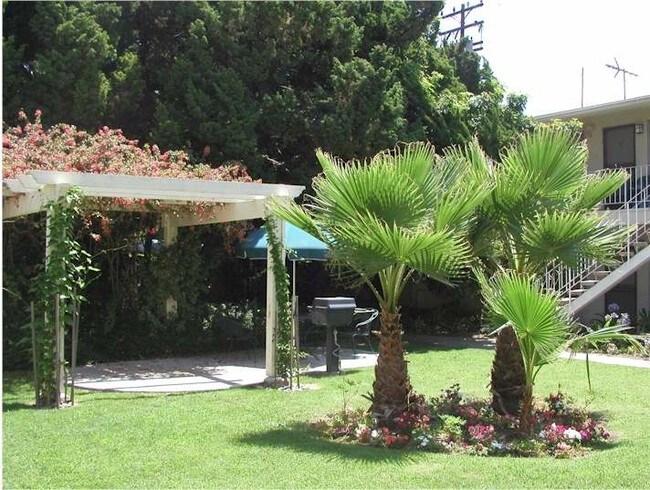 Gazebo Courtyard - Friendly Hills Apartments