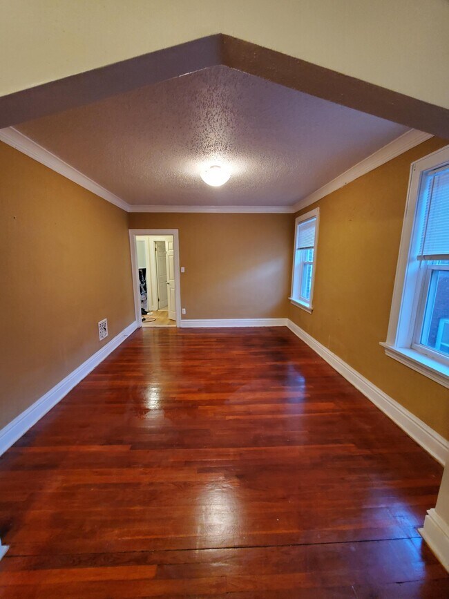 Photo - 5030 Winona Ave Unidad 2nd Floor