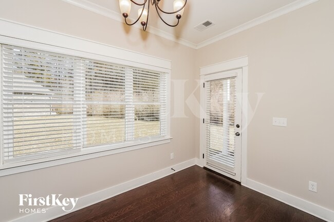 Photo - 1470 Woodridge Pl