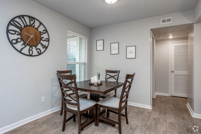 1BR, 1BA - 800SF - Dining Room