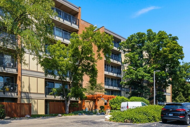 Building Photo - 5950 Oakwood Dr Unit 4A