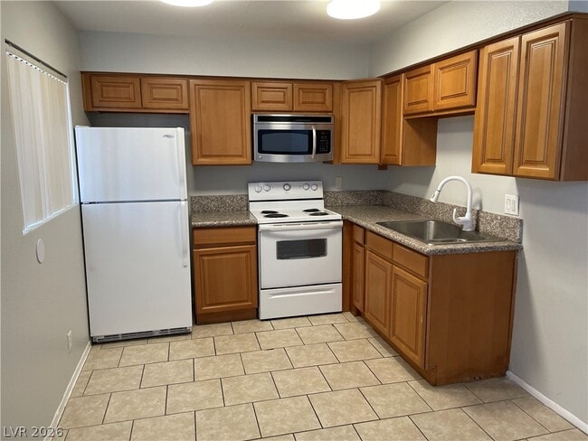 Building Photo - 3380 Brussels St Unit 4