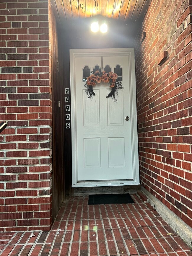 Building Photo - 24906 Lambs Meadow Rd