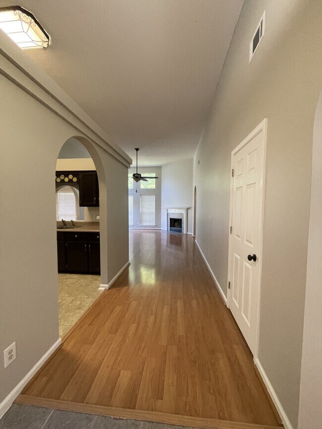 Photo - 126 Cross Creek Dr