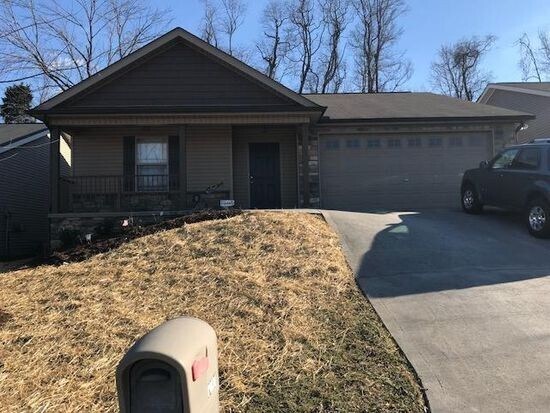 One Level 3BR/ 2BA, 2 Car Garage - One Level 3BR/ 2BA, 2 Car Garage House