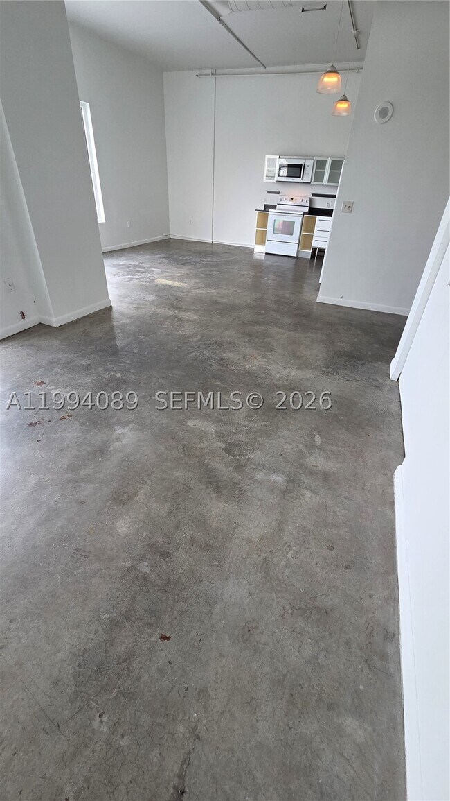 Photo - 10 SW South River Dr Unit 609