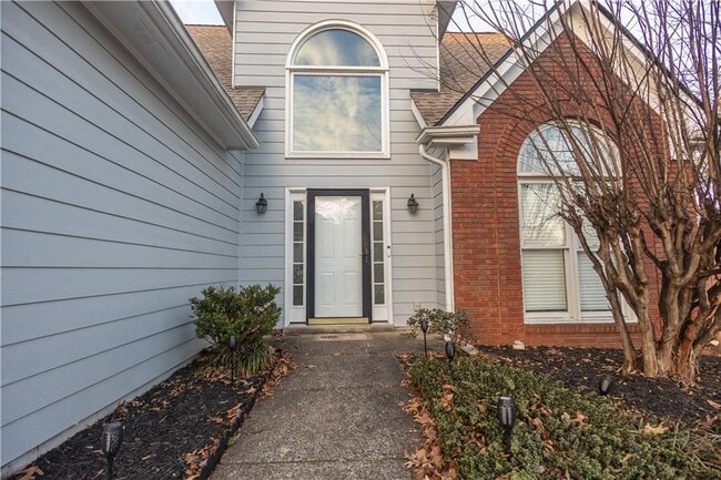 Photo - 994 Brentmoor Ln NW