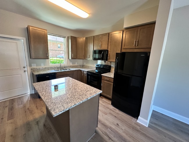 Photo - 300 Gardenview Ln