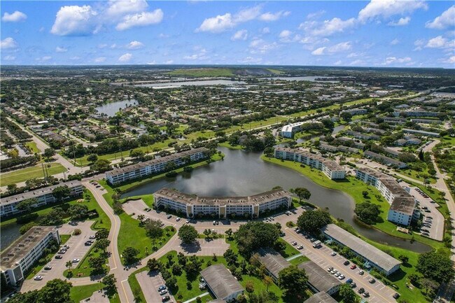 Photo - 4037 Harwood D