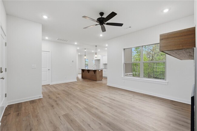 Photo - 276 Kinross Dr