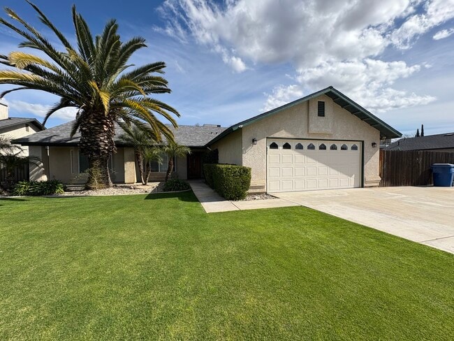 Building Photo - 3800 Collier St