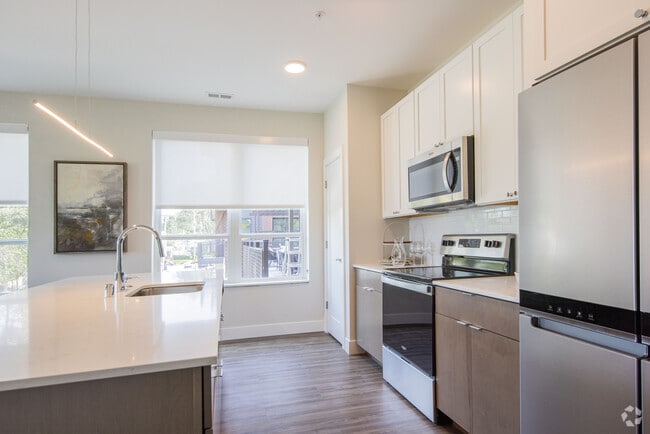 1HAB, 1BA - 901SF - Lake Terrace Apartment in Downtown Kenosha!