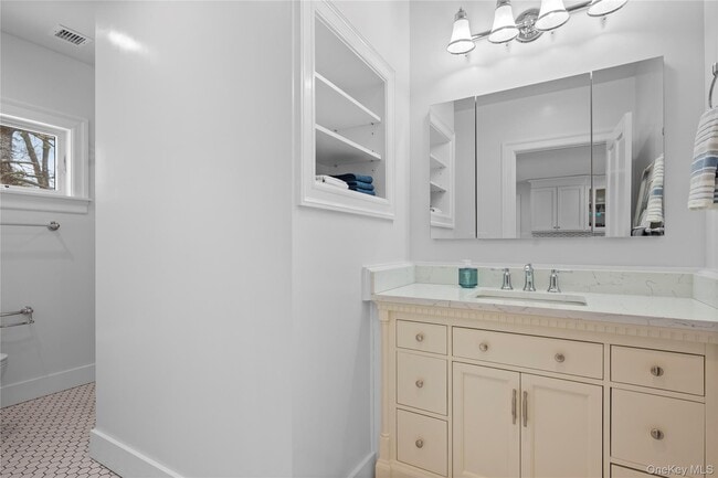 Photo - 74 Montauk Hwy