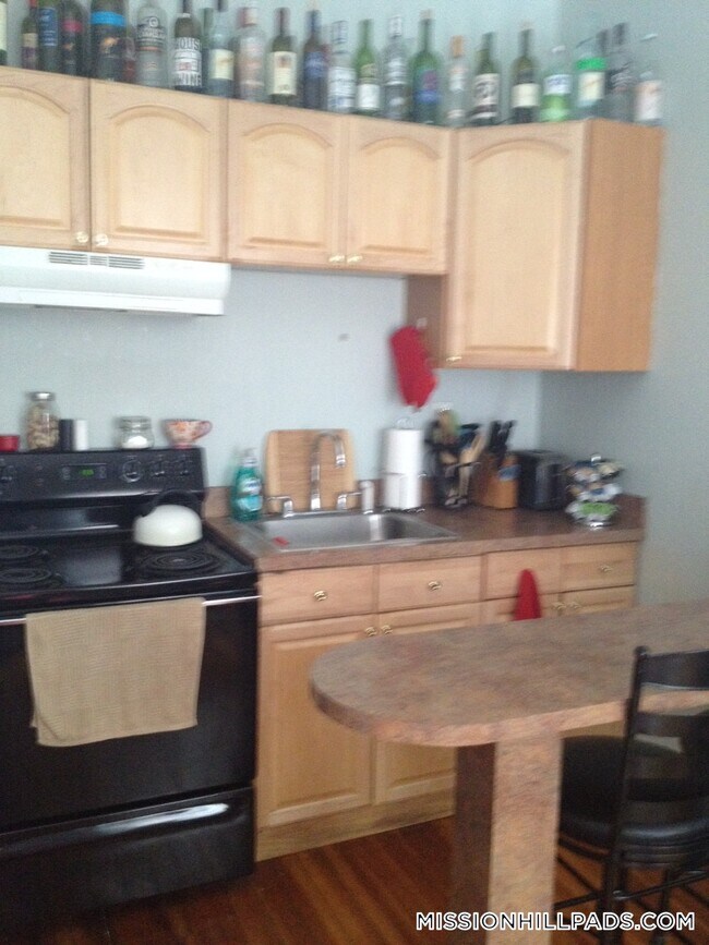 883 Huntington Ave Unit 3