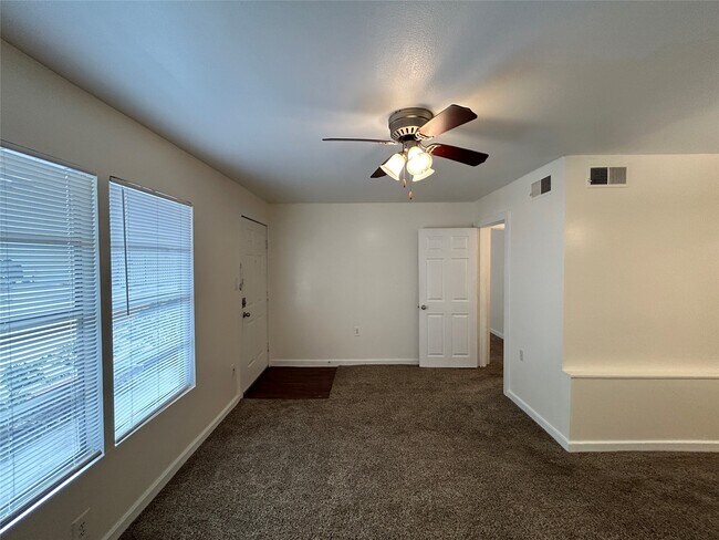 Photo - 5415 Scott St Unidad 36