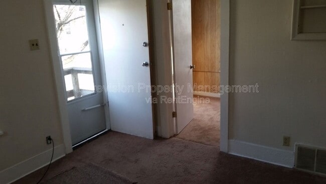 Photo - 857 Royce Ave