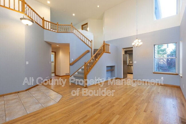 Photo - 190 Mercator Ave