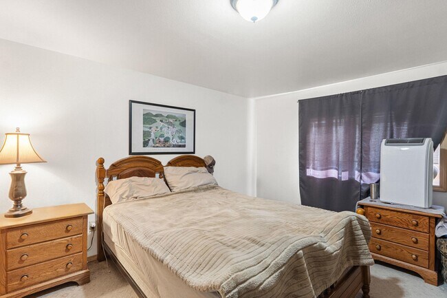 Photo - 1005 N 3rd St E