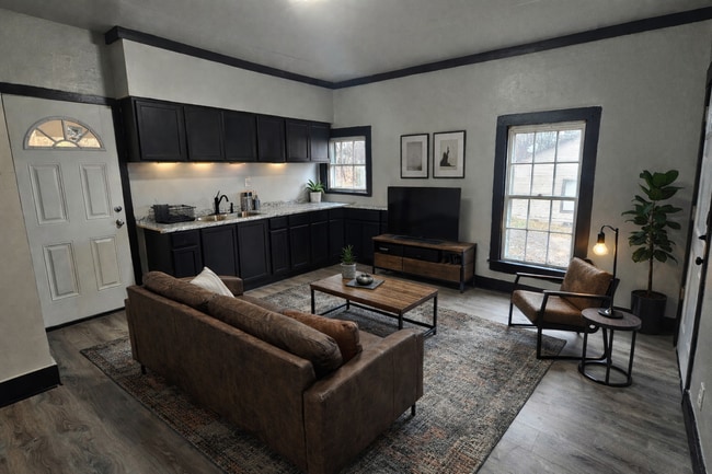 Building Photo - 118-118.5-1185 Wood St Unit 118 Wood St