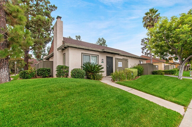 Photo - 3 Bedroom, 2 Bath 1374sf Detached condo in...