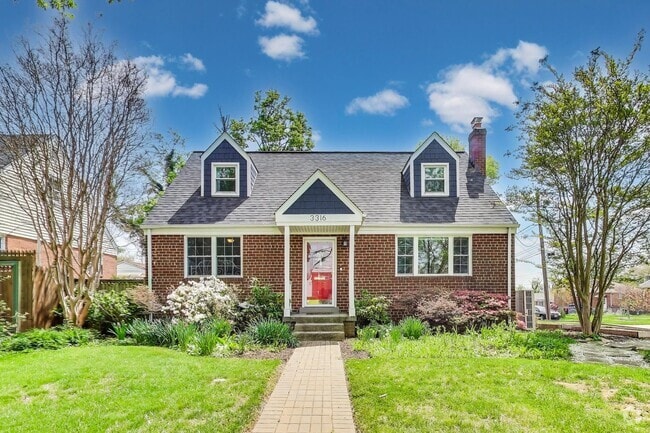 Building Photo - Coming Soon! Charming 4 Bedroom, 2 Bath Ca... Rental