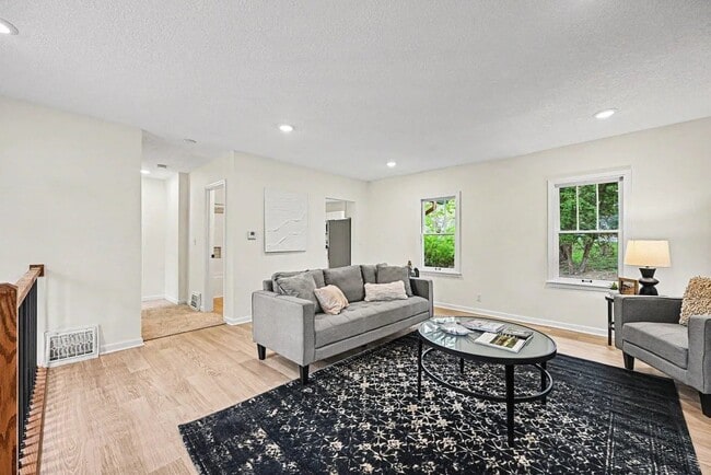 87 Juniper St