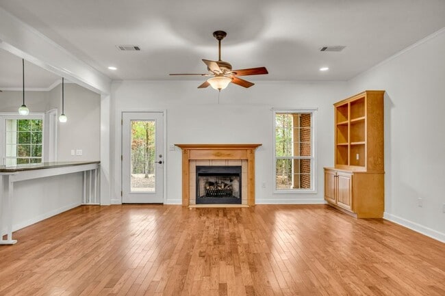 Photo - Renovated 4 bedroom 2 Bath Home for Rent!