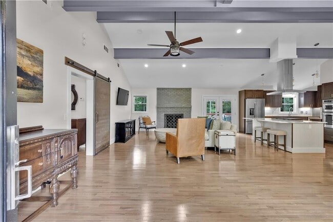 Photo - 225 Jayne Ellen Way