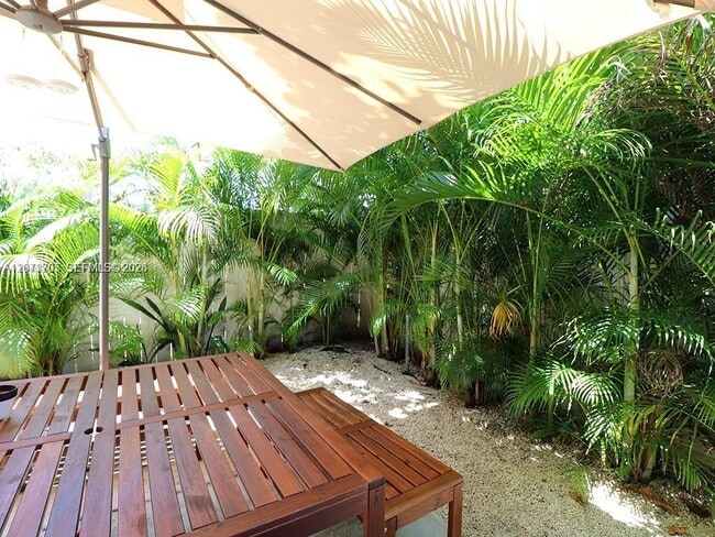Photo - 260 NW 40th St Unidad A