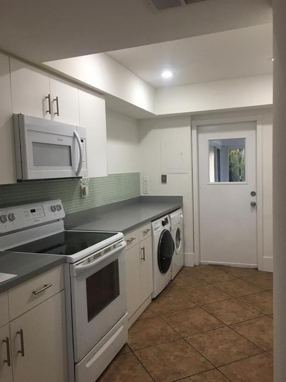 Building Photo - 3741 NW 95th Ter