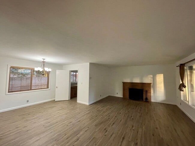 Photo - Classic 3 Bedroom 1.5 Bathroom Ranch House in Beaverton!! Great Yard! Cedar Hills~Cedar Mill Nort...