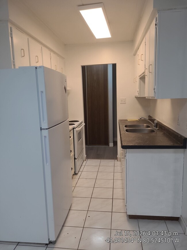 Photo - SPACIOUS ONE BEDROOM WITH BALCONY-WATERLOO ON Unité 104