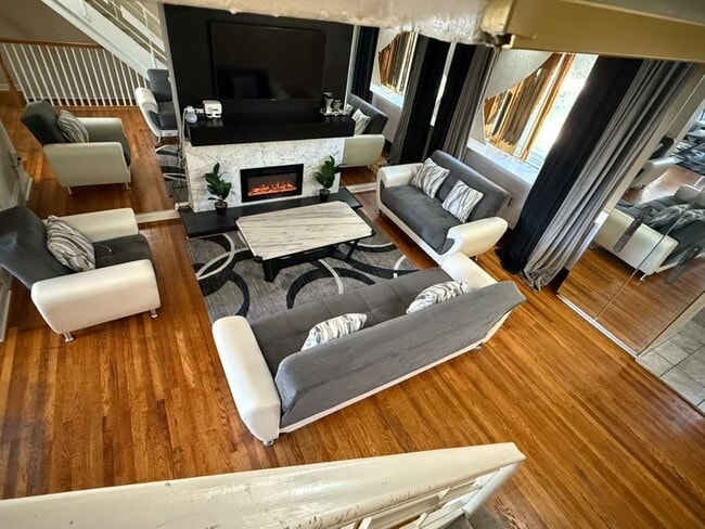 Photo - 114 E Colonial St