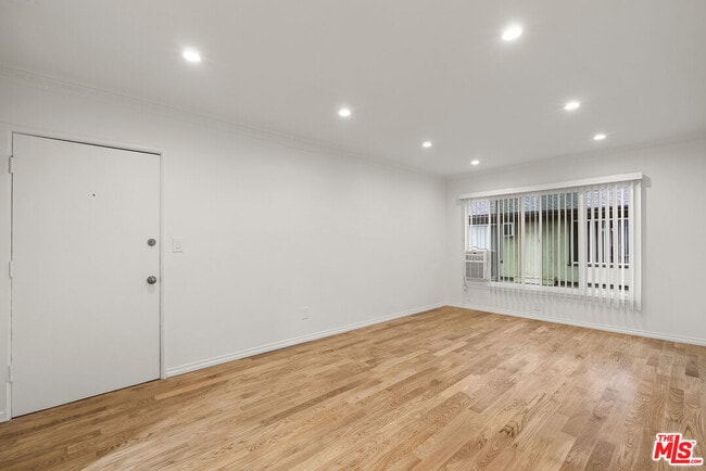 Building Photo - 1235 N Harper Ave Unit 20