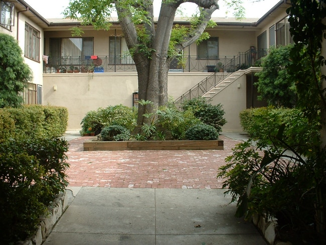 Photo - 1118 S Fairfax Ave Apartamento Unidad 12